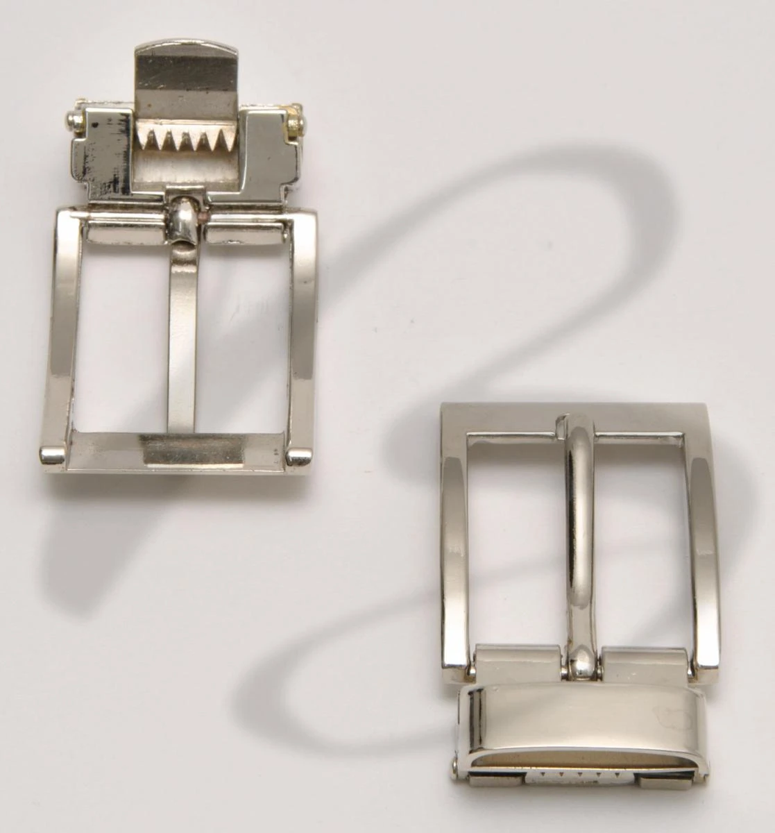 ZAMAK CENTER BAR BUCKLE --mm VARIOUS COLOURS 