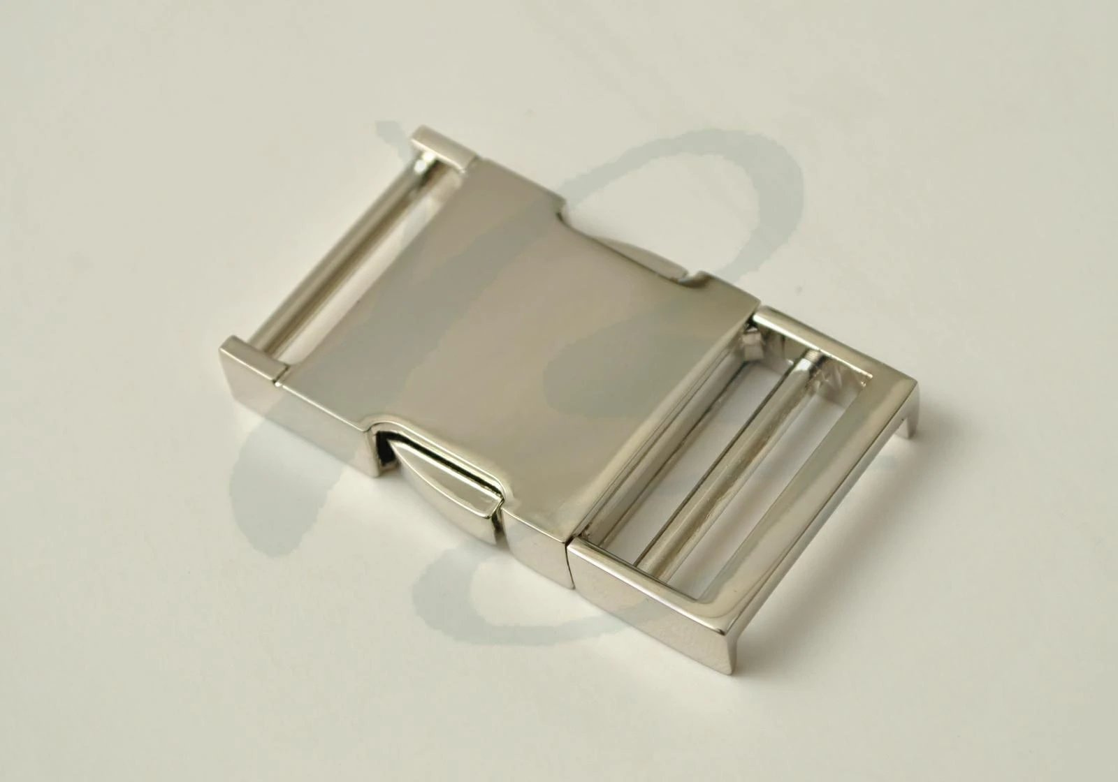 ZAMAK RECTANGULAR SIDE SQUEEZE LOCK VARIOUS SIZES AND .COLOURS