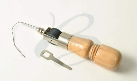 SEWING TOOL WITH WOODEN HANDLE 