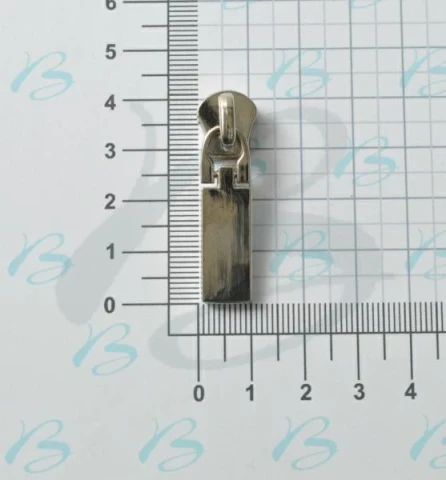 ZAMAK ZIPPER PULLER WITH T06 METAL CURSOR